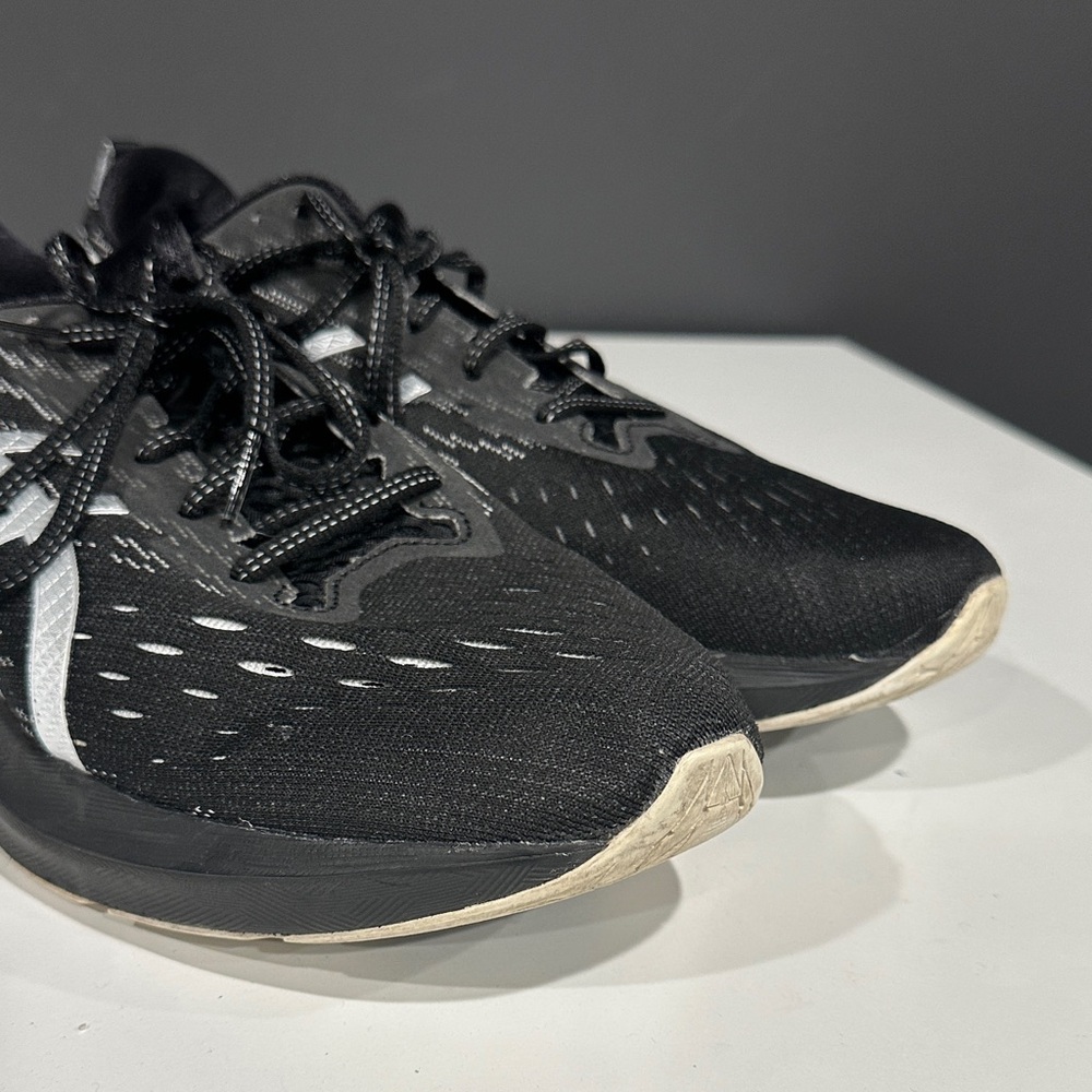 ASICS Men's Black and White Athletic Shoes - Picture 3 of 8